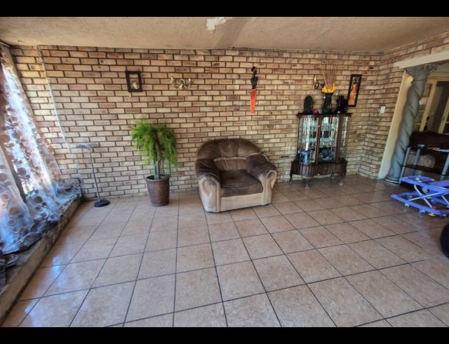 3 BEDROOM HOUSE FOR SALE IN BRENTHURST